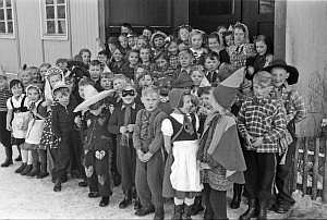 1955_fastnacht schulbaracke,vermutl klasse hubert kraemer_n_01